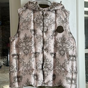 MONCLER GENUIS size 4. Color: Olive Green Condition: Brand New.